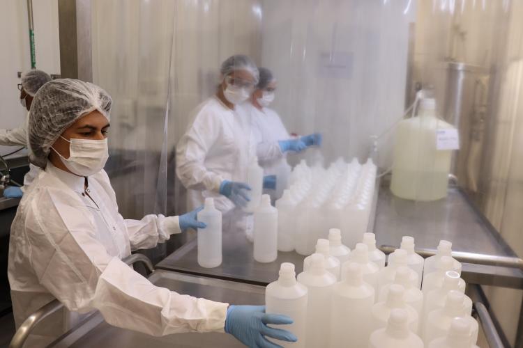 Tecpar começa a produzir álcool antisséptico para o Governo do Estado