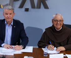 Tecpar firma acordos na área da saúde com a Santa Casa de Curitiba e novas incubadas