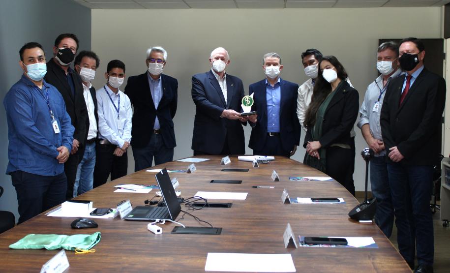 Tecpar recebe prêmio por sua produção de vacina antirrábica veterinária