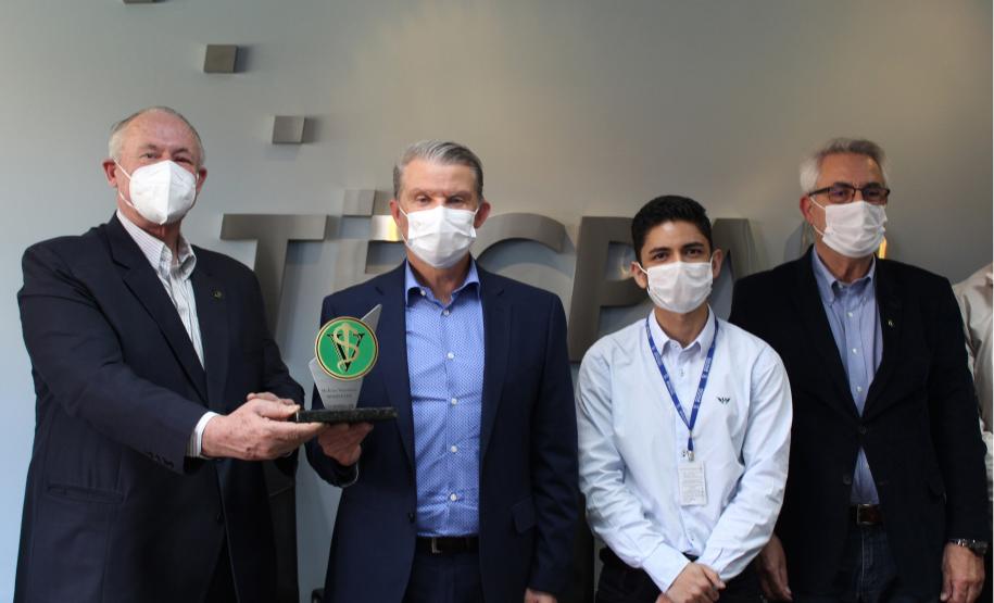 Tecpar recebe prêmio por sua produção de vacina antirrábica veterinária