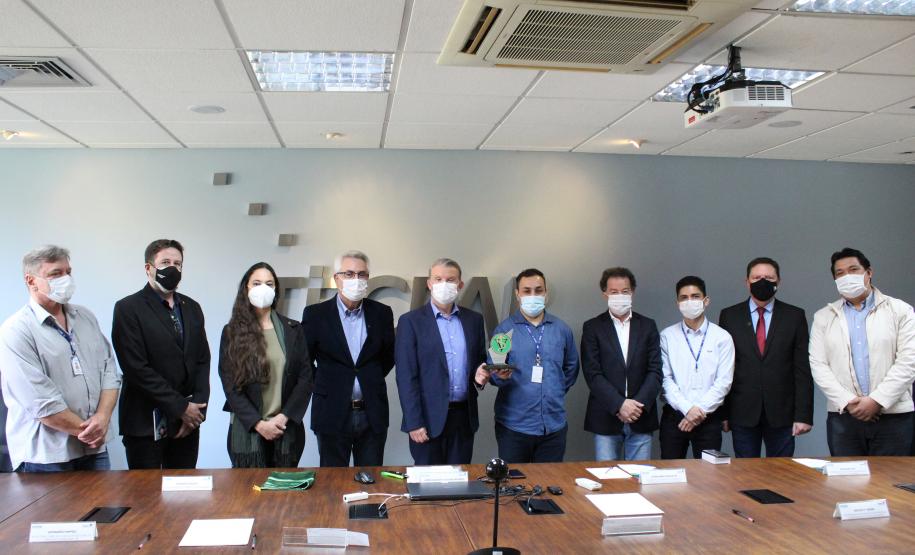 Tecpar recebe prêmio por sua produção de vacina antirrábica veterinária