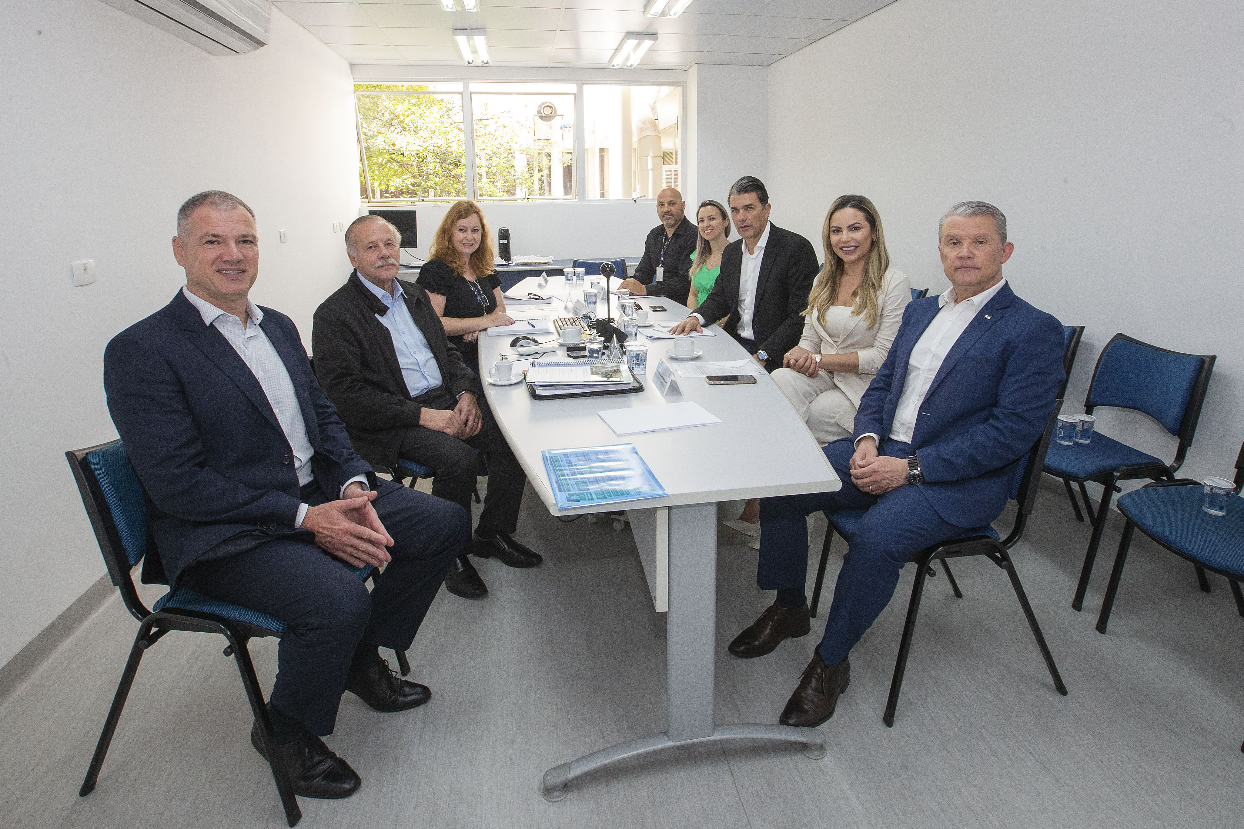 Conselheiros visitam complexo laboratorial do Tecpar
