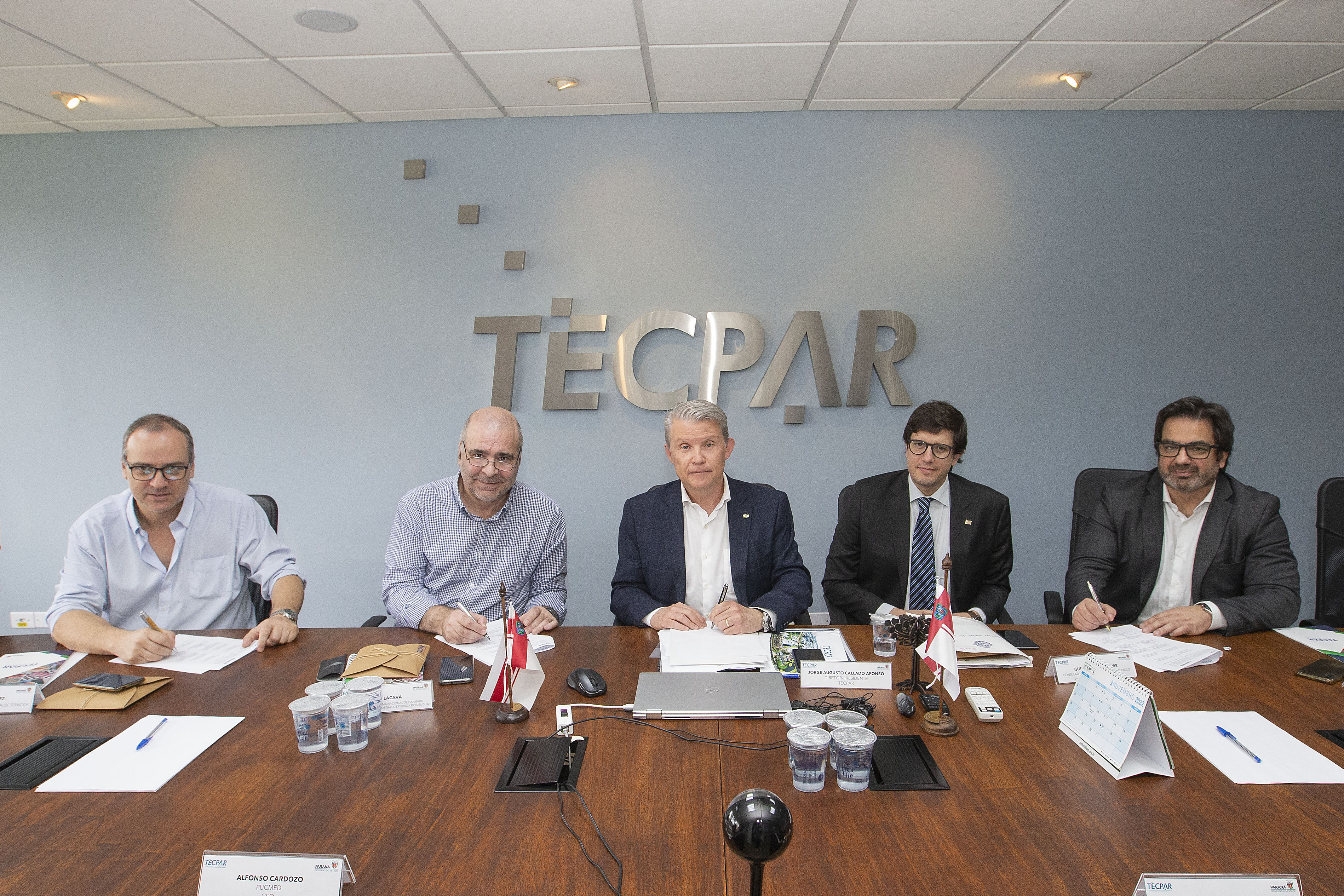 Tecpar firma acordo com instituto regulador do Uruguai para projetos na área da saúde