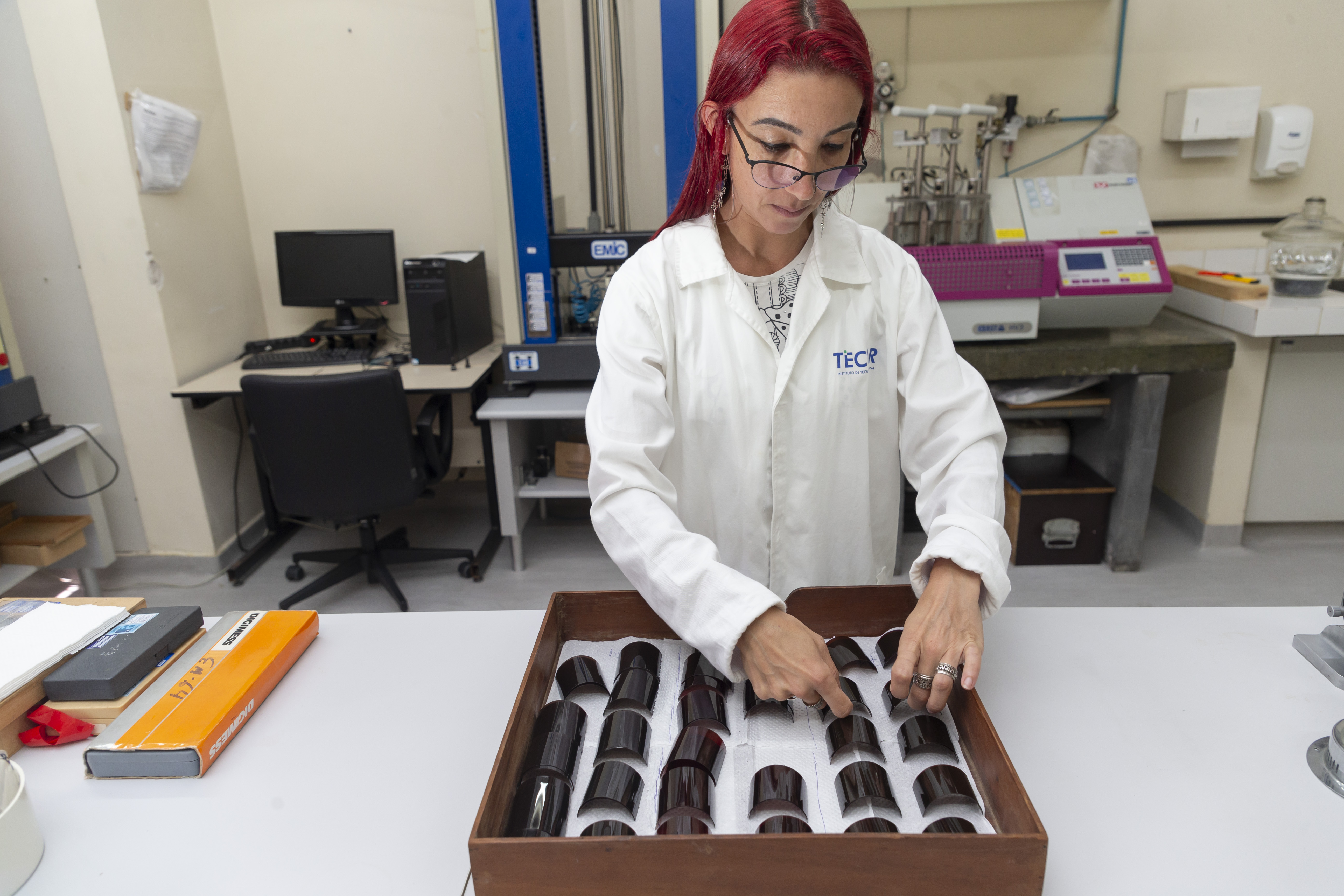 Análise de embalagens para produtos farmacêuticos