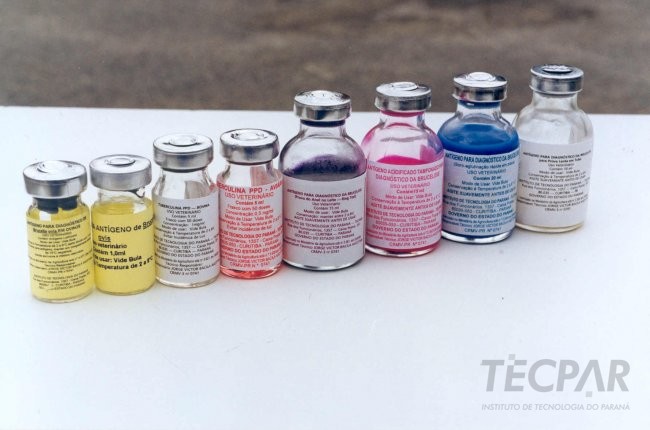 Produtos veterinários produzidos durante a década de 1990, pela Divisão de Antigenos do Tecpar, unidade Juvevê.