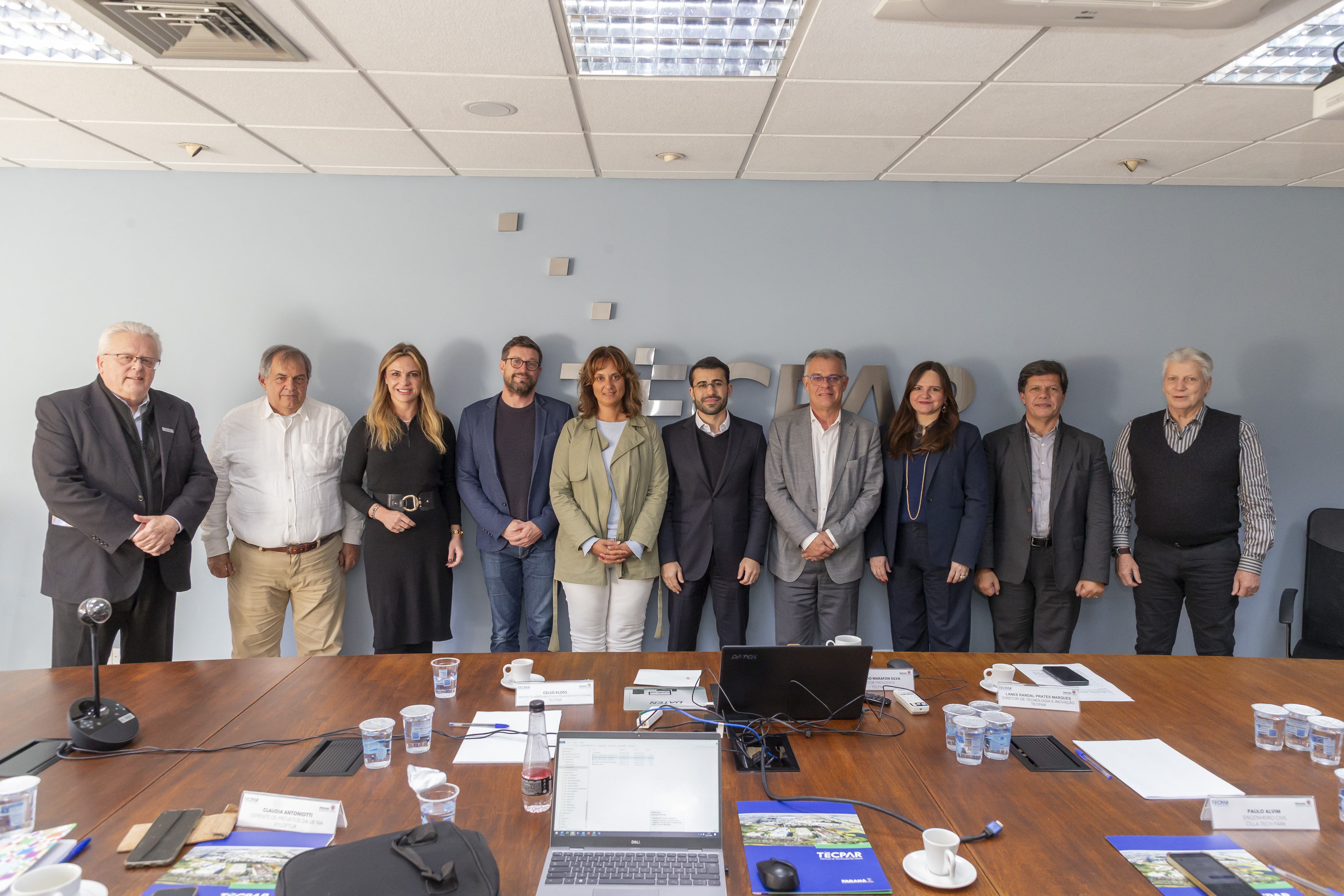 Tecpar recebe comitiva francesa para tratar sobre pesquisas em madeira engenheirada