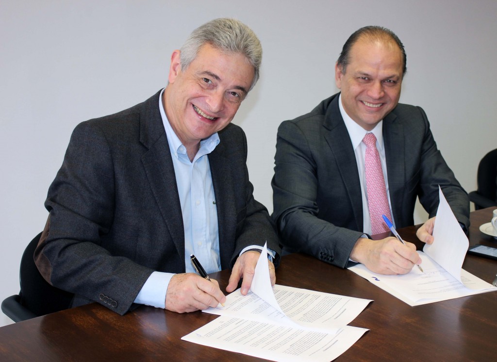 O ministro foi recepcionado pelo diretor-presidente do Tecpar, Júlio C. Felix. Durante a reunião, um memorando de entendimentos foi assinado junto ao laboratório farmacêutico NTPharm, para estudar a possibilidade de parceria para a produção conjunta de medicamentos que atendam o interesse do ministério.