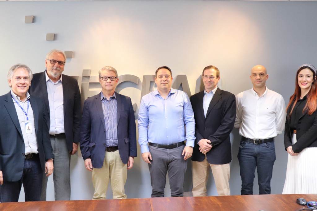 Lindolfo Luíz Junior; diretor de Novos Negócios e Relações Institucionais do Tecpar; fundador da Bley Energias, Cicero Jayme Bley Junior; diretor-presidente do Tecpar, Jorge Callado; diretor de Indústria e Inovação do Tecpar, Rafael Rodrigues; Jacques Depocas, Andressa Valencio Pimentel e Fabrício Moysés Polato Gonçpalves, sócios da empresa IJP. 