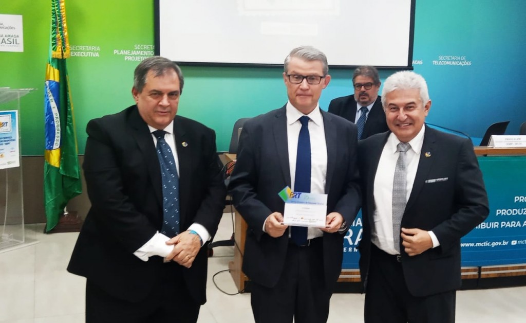 Secretário de Empreendedorismo e Inovação do MCTIC, Paulo Alvim; diretor-presidente do Tecpar, Jorge Callado e o  ministro da Ciência, Tecnologia, Inovações e Comunicações (MCTIC), Marcos Pontes