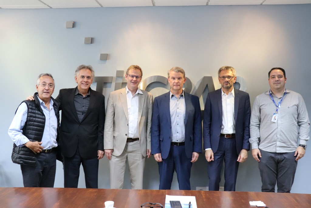 Da esquerda para a direita: Hamilton Blizario, representante da Agência no Brasil;  Lindolfo Luíz Junior, diretor de Novos Negócios e Relações Institucionais do Tecpar; Jerry Krattiger, diretor responsável pelas relações comerciais com o Brasil; Jorge Callado, diretor-presidente do Tecpar; Joel Savary, diretor- geral da Agência e Rafael Rodrigues, diretor da Indústria e Inovação do Tecpar.