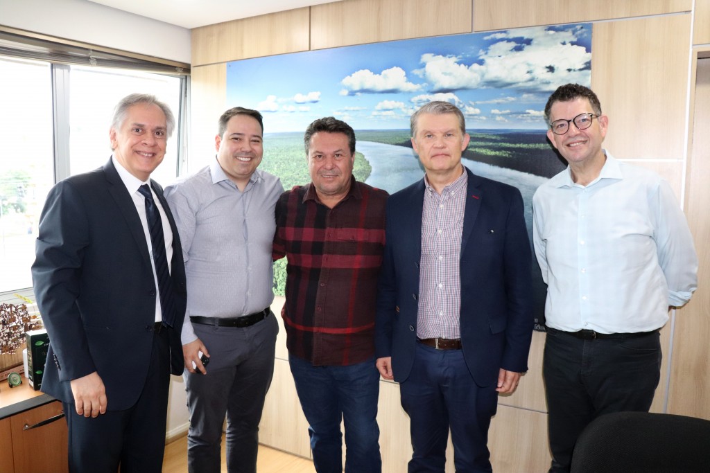 Diretor de Novos Negócios e Relações Institucionais, Lindolfo Luíz Junior; diretor de Indústria e Inovação do Tecpar, Rafael Rodrigues; secretário estadual do Desenvolvimento Sustentável e Turismo, Márcio Nunes; diretor-presidente do Tecpar, Jorge Callado; diretor-presidente da Invest Paraná, Eduardo Bekin.