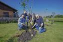 Empresas do Parque Tecnológico da Saúde plantam árvores em alusão ao Dia da Árvore