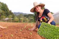 Maisa de Amorin Valoski, produtora de orgânicos no bairro Colônia Muricy, em São José dos Pinhais