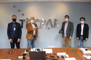 Na foto, o diretor de Tecnologia e Inovação, Carlos Pessoa; o diretor-presidente do Tecpar, Jorge Callado; o secretário de Ciência, Tecnologia e Inovação de Pato Branco, Giles Balbinotti; e o diretor Industrial da Saúde, Iram de Rezende