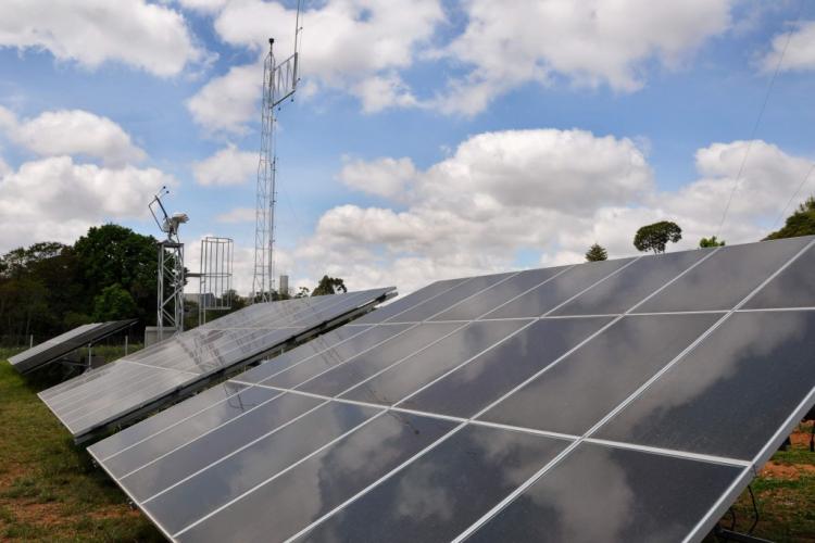 Painéis de geração de energia solar