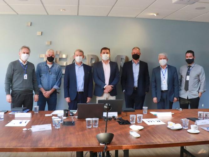 Diretoria do Tecpar recebe representantes da AMP para apresentar soluções tecnológicas do instituto