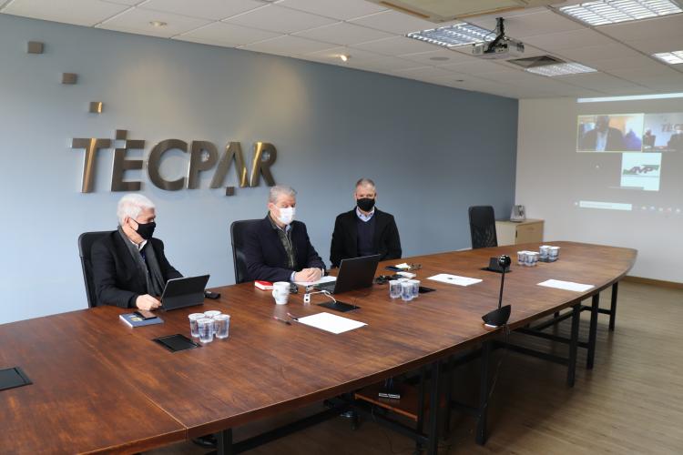 Tecpar apresenta projeto de certificação de orgânicos para a Amocentro.