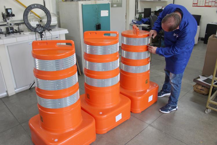 Análise de conformidade de cones e barreiras trânsito