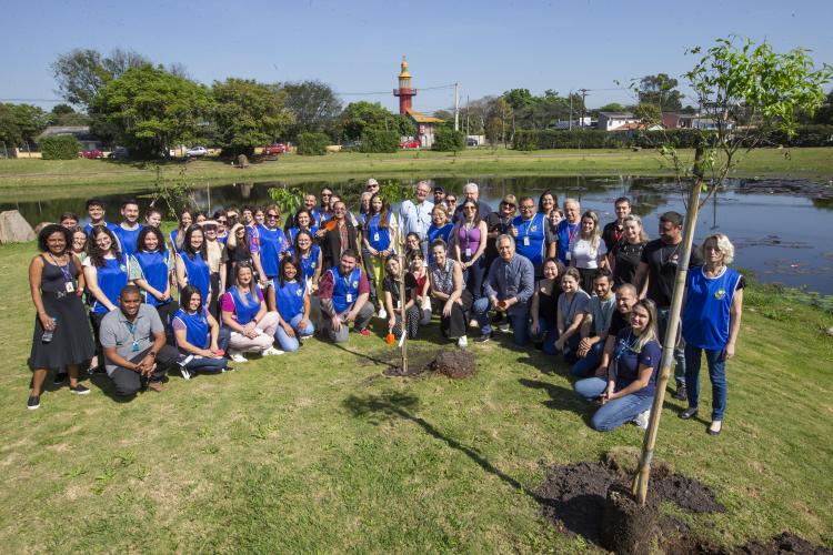 Empresas do Parque Tecnológico da Saúde plantam árvores em alusão ao Dia da Árvore