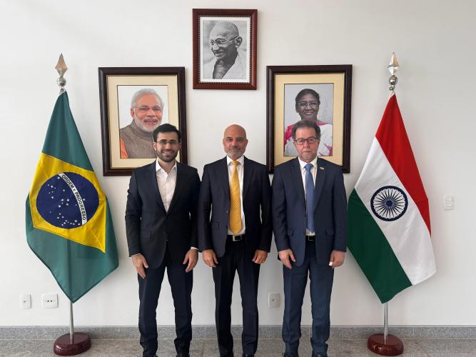 Tecpar apresenta possibilidades de parcerias tecnológicas ao embaixador da Índia