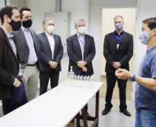 Secretário da Educação e do Esporte visita laboratórios de análise de alimentos do Tecpar