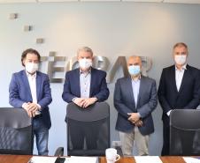 Tecpar firma parceria para pesquisa e desenvolvimento de produtos naturais