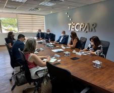 Secretária de Educação de Curitiba conhece soluções desenvolvidas pelo Tecpar 