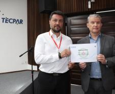 Diretoria Executiva entrega certificado de agradecimento aos voluntários da Brigada de Emergência