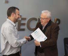 Tecpar concede primeira certificação para laboratório veterinário  