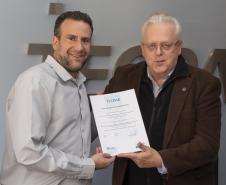 Tecpar concede primeira certificação para laboratório veterinário  