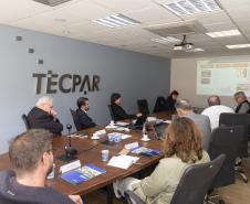 Tecpar recebe comitiva francesa para tratar sobre pesquisas em madeira engenheirada 