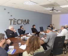 Tecpar recebe comitiva francesa para tratar sobre pesquisas em madeira engenheirada 