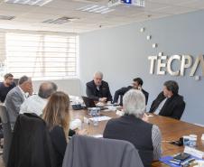 Tecpar recebe comitiva francesa para tratar sobre pesquisas em madeira engenheirada 