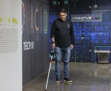 Startup incubada pelo Tecpar vai doar 100 bengalas inteligentes para deficientes visuais