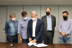 Tecpar e prefeitura de Londrina assinam acordo para buscar soluções inovadoras para a cidade