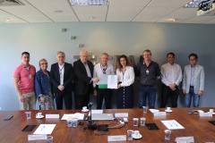 Tecpar formaliza entrega de certificado ISO 14001 à Ceasa