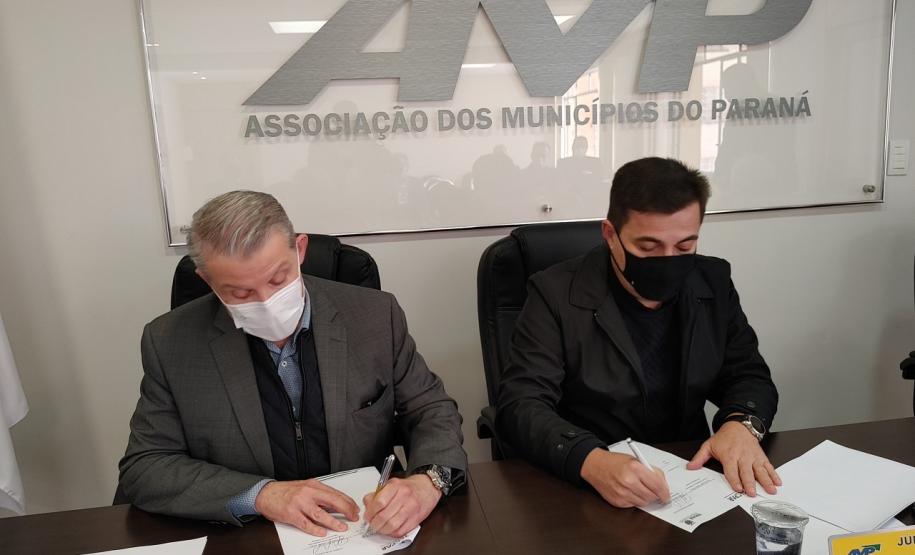 Tecpar assina termo de cooperação com AMP para certificação de orgânicos
