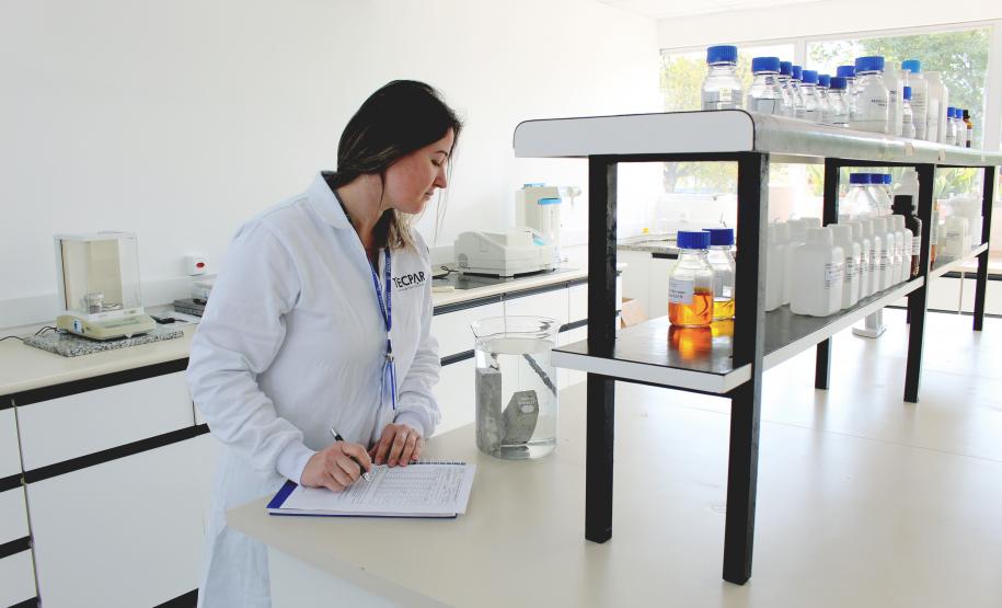 Laboratório de Análise do efeito sobre a água