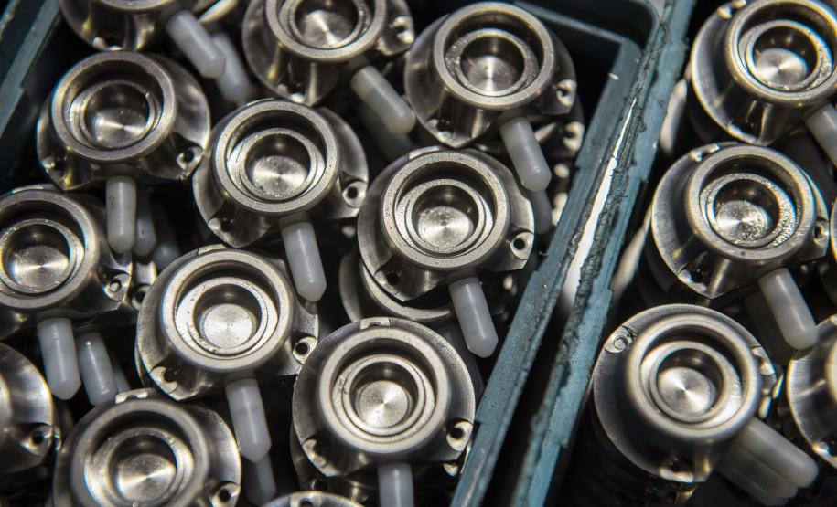 Tecpar analisa ligas de titânio para uso em próteses