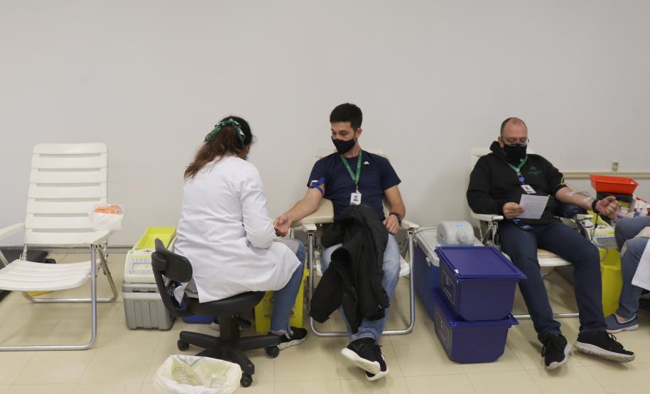 Colaboradores do Parque Tecnológico da Saúde participam da campanha de doação de sangue