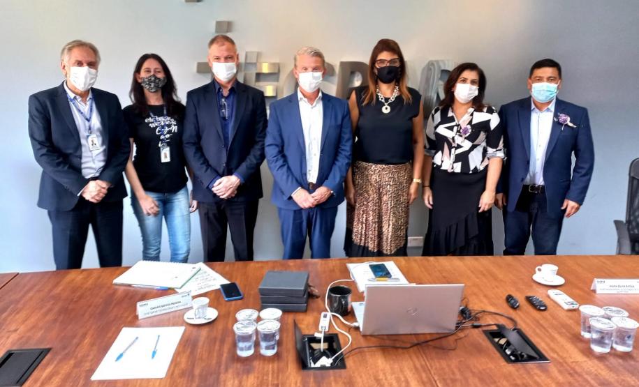 Secretária de Educação de Curitiba conhece soluções desenvolvidas pelo Tecpar