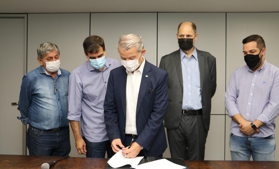 Tecpar e prefeitura de Londrina assinam acordo para buscar soluções inovadoras para a cidade