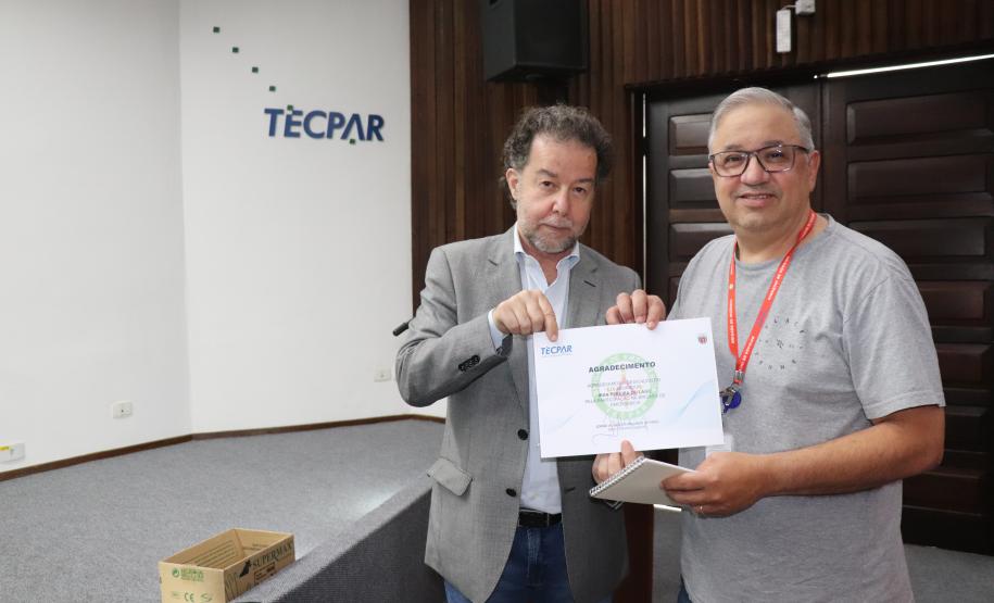 Diretoria Executiva entrega certificado de agradecimento aos voluntários da Brigada de Emergência