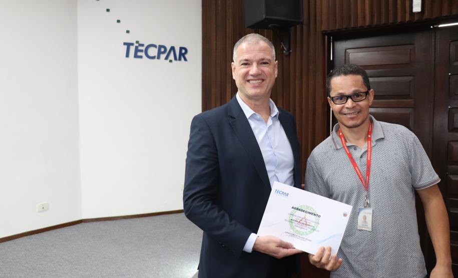 Diretoria Executiva entrega certificado de agradecimento aos voluntários da Brigada de Emergência