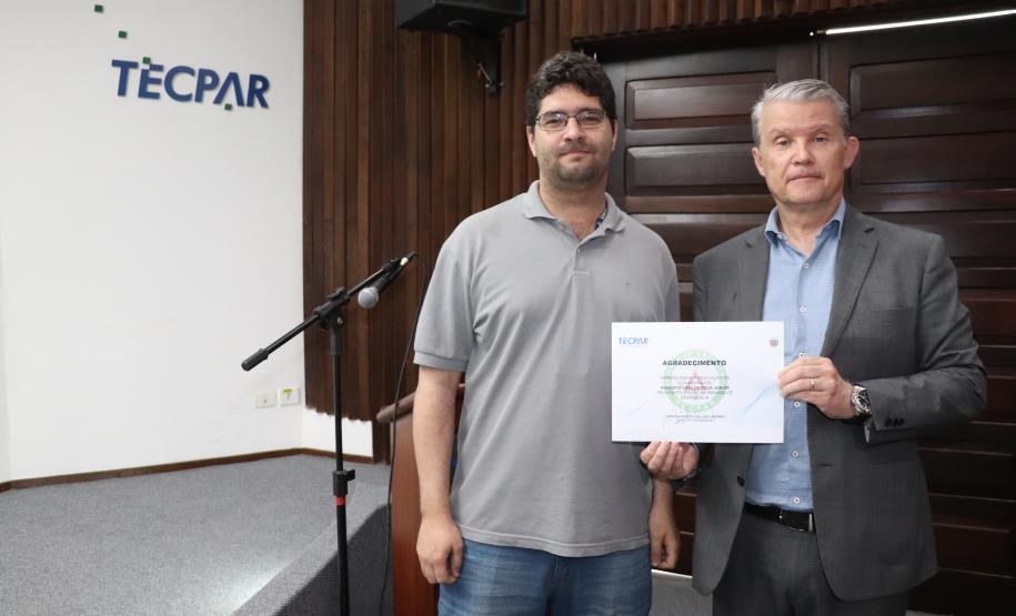 Diretoria Executiva entrega certificado de agradecimento aos voluntários da Brigada de Emergência