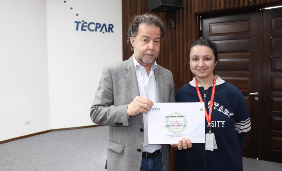 Diretoria Executiva entrega certificado de agradecimento aos voluntários da Brigada de Emergência