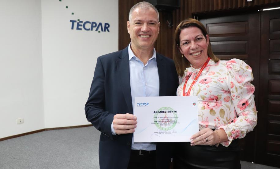 Diretoria Executiva entrega certificado de agradecimento aos voluntários da Brigada de Emergência