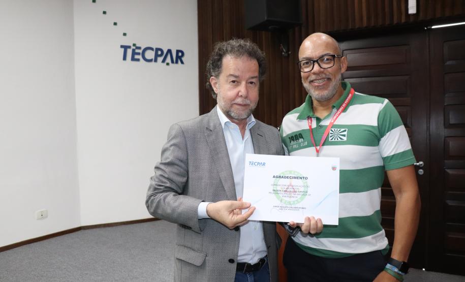 Diretoria Executiva entrega certificado de agradecimento aos voluntários da Brigada de Emergência