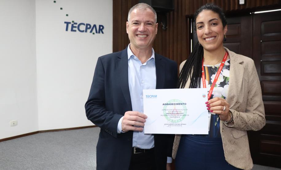 Diretoria Executiva entrega certificado de agradecimento aos voluntários da Brigada de Emergência