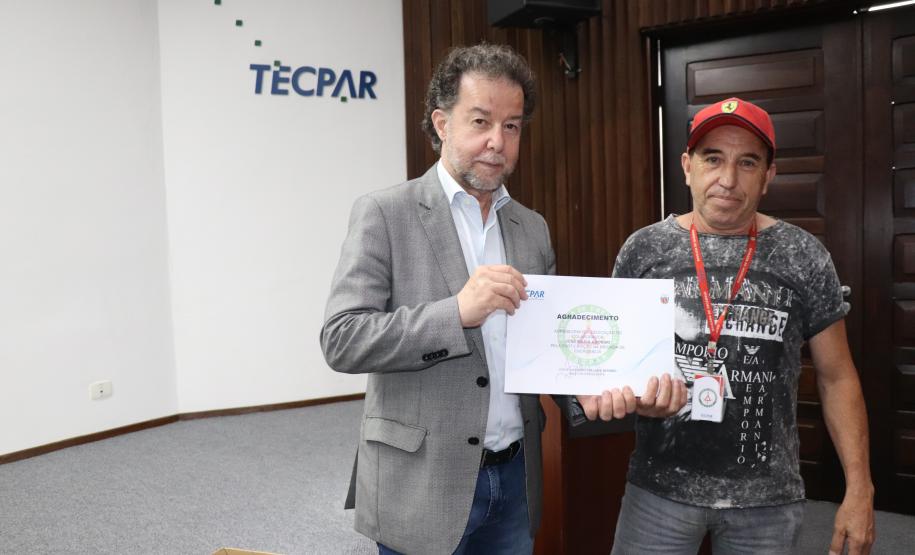 Diretoria Executiva entrega certificado de agradecimento aos voluntários da Brigada de Emergência